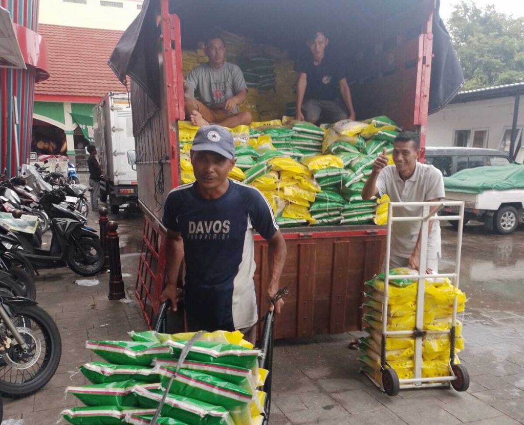 Gedhe Pasar Klaten Sembako Pedagang meminta Bulog SPHP Rice kembali