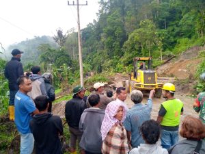 Gempa M5.5 mengguncang Tapanuli utara, menyebabkan tanah longsor sampai tertelan