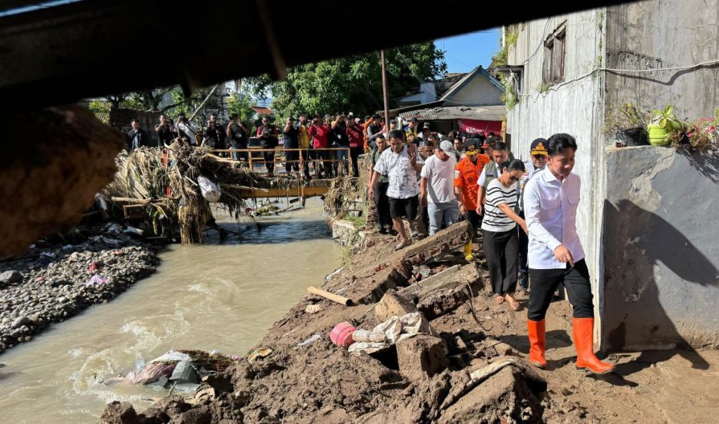 Gibran menekankan pemulihan infrastruktur dan relokasi korban banjir Sukabumi