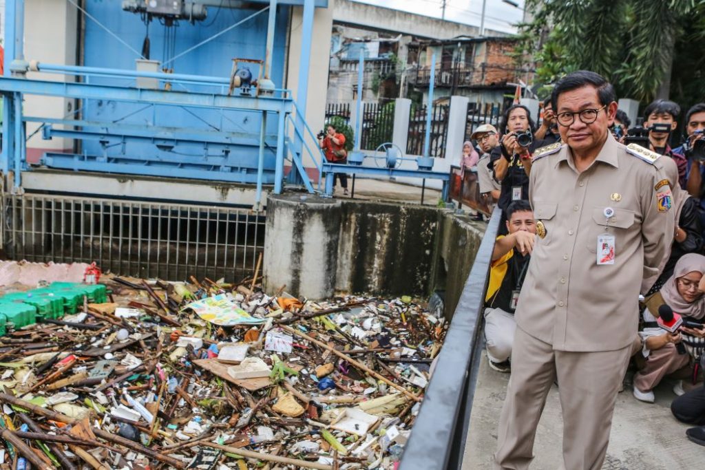 Gubernur DKI Jakarta mengatakan bahwa kepala Buffer Regional mengeluh