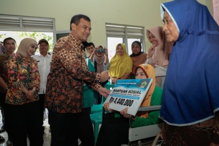 Gubernur Jawa Tengah memastikan bahwa layanan populasi berjalan dengan baik sampai desa -desa terpencil