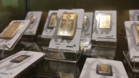 Harga emas Antam hari ini, 6 Maret 2025 menjatuhkan IDR 3.000