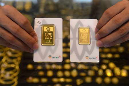 Harga emas Antam hari ini Sabtu 22 Maret 2025 anjlok tajam