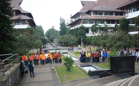 ITB berkomitmen untuk menyediakan akses ke pendidikan yang berkualitas dan terjangkau