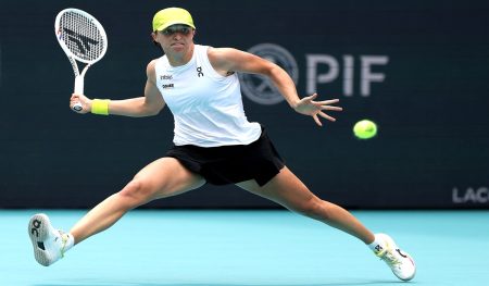 IgA Swiatek melaju ke 16 terakhir dari Miami Open