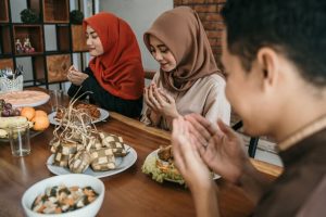 Jadwal Iftar untuk Surabaya dan daerah sekitarnya pada hari ke -24 Ramadhan 1446 jam