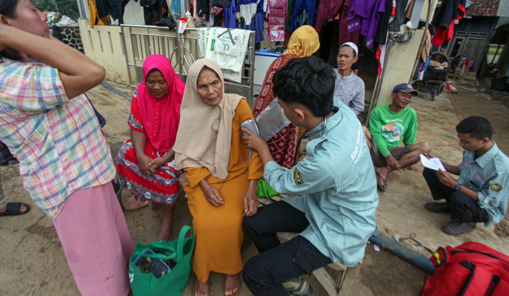 Kemenkes memastikan bahwa layanan kesehatan untuk korban banjir terus berjalan