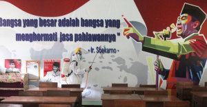 Kepala Sekolah SMAN 70, hubungi upacara kelulusan sponsor yang dibiayai dan kontribusi sukarela