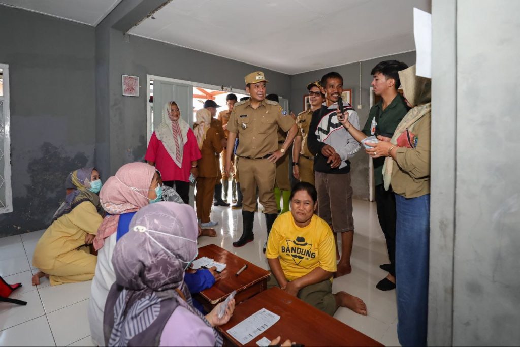 Korban banjir di kota Bandung mulai diserang oleh penyakit