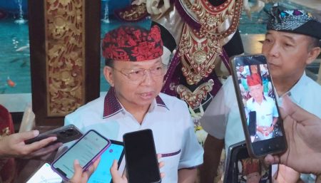 Koster menekankan bahwa ia terus membangun pusat budaya Bali di Klungkung 2025 dengan dana pihak ketiga