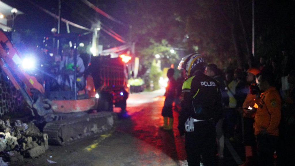 Landa Puncak Flash Floods, 1 Korban meninggal diseret hingga 8 kilometer