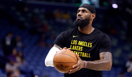 LeBron James tidak bisa memenangkan Lakers