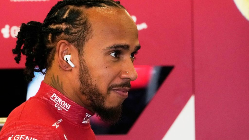 Lewis Hamilton: Fokus pada pertukaran radio dengan insinyur balap Ferrari dibesar -besarkan dan Max Verstappen ‘jauh lebih buruk’ | Berita f1