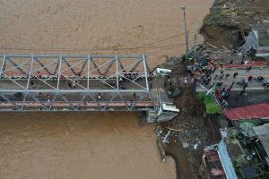 Lima meninggal dan empat dalam mencari banjir di Sukabumi