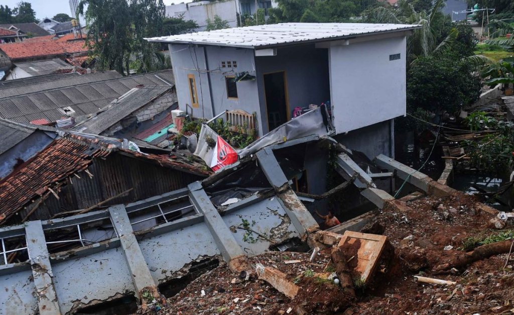 Masalah tanah longsor rano karno harus ditangani dengan cepat