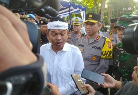 Melarang transportasi umum sampai taksi sepeda motor beroperasi di jalur mudik mulai besok, pemerintah provinsi Jawa Barat akan memberikan kompensasi kepada RP. 3 juta