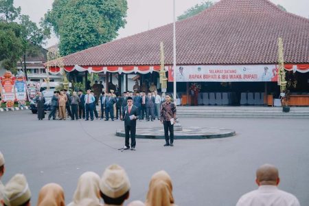 Memimpin apel pertama, Banyumas Regent mengingatkan ASN untuk pekerjaan pintar