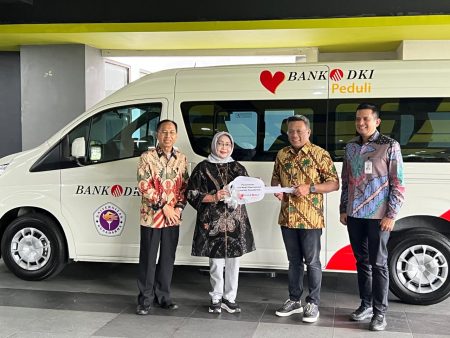 Mendukung Dunia Pendidikan, Bank DKI memberikan 1 unit mobil operasional untuk Universitas Gunadarma