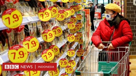 Mengapa Cina menghabiskan ratusan triliun Rupiah sehingga warga negara mereka lebih sering berbelanja?