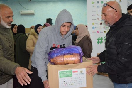 Menjelang Idul Fitri, Baznas memberikan paket Ramadhan yang bahagia untuk Palestina