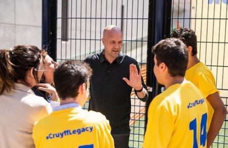 Menjelang pertandingan tim nasional Indonesia, apa sebenarnya peran Jordi Cruyff