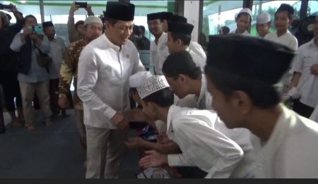 Menteri Lingkungan Peringatan Hari Perawatan Limbah Nasional 2025 di Al-Muhajirin Islamic Boarding School Purwakarta