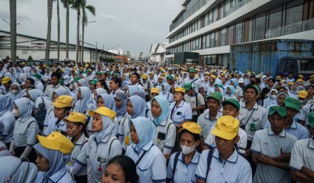 Menteri Sosial memanggil karyawan yang terpengaruh oleh PHK Sritex akan menerima bantuan sosial berdasarkan DTSEN