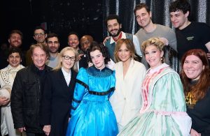 Meryl Streep, Jennifer Lopez, dan Martin Short menghadiri drama Broadway Oh, Mary