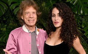 Mick Jagger dan Melanie Hamrick tampak intim di saluran makan malam pra-oscar