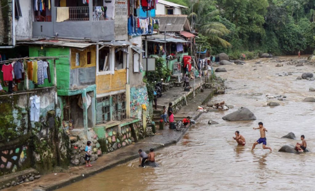 Mitigasi Banjir, Pemerintah Daerah melakukan penghijauan area Puncak Bogor