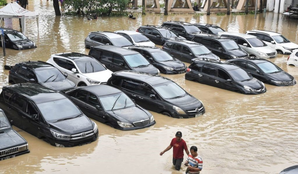 Mobil itu banjir, tidak pernah melakukan ini