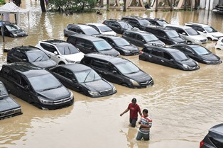 Modifikasi cuaca tidak menyelesaikan masalah banjir, pemerintah diminta untuk meningkatkan perencanaan spasial