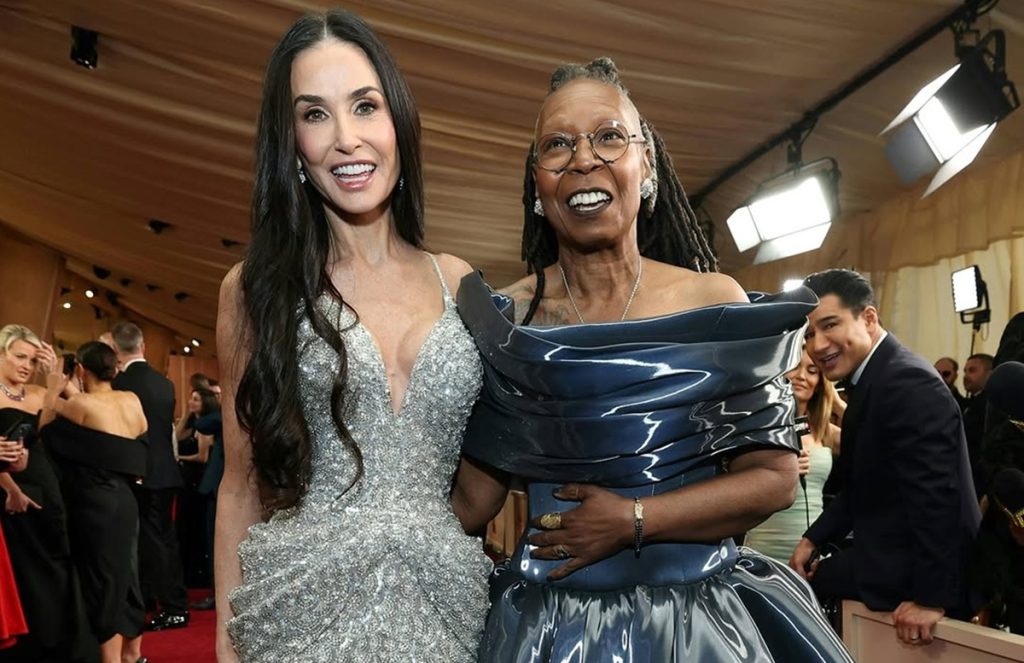 Momen Nostalgia Oscar 2025 Demi Moore dan Whoopi Goldberg Reunion 35 tahun setelah hantu