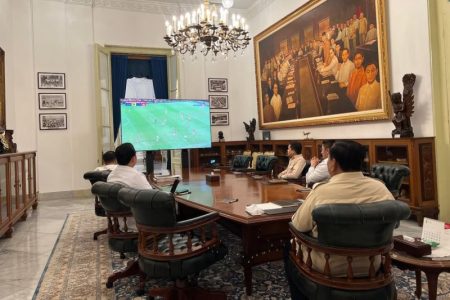 Momen tim nasional prabowo nobar di istana