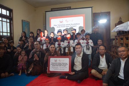 NeutRADC Kirim Bantuan Fasilitas Pembelajaran Digital untuk Anak Suku Tengger Bromo