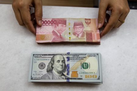 Nilai tukar Rupiah hari ini, 19 Maret 2025 melemahkan dampak sentimen negatif