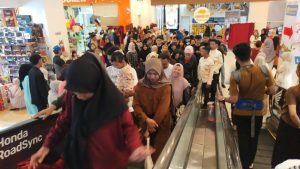 Palu Grand Mall dikemas dengan pengunjung menjelang Idul Fitri