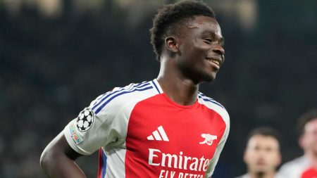 Pembaruan Cedera Bukayo Saka: Arsenal Winger memiliki ‘peluang bagus’ untuk kembali dari operasi hamstring setelah istirahat internasional | Berita sepak bola