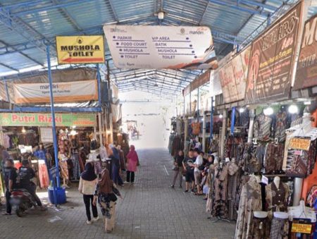 Perajin Pakaian di Pekalongan Banjir Batik Order dan Pakaian Muslim menjelang Idul Fitri