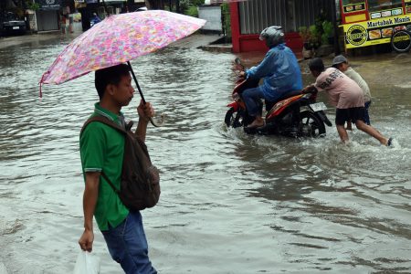 Perkiraan cuaca hari ini Minggu, 9 Maret 2025 38 Kota Besar di Indonesia Waspada Cuaca Ekstrim