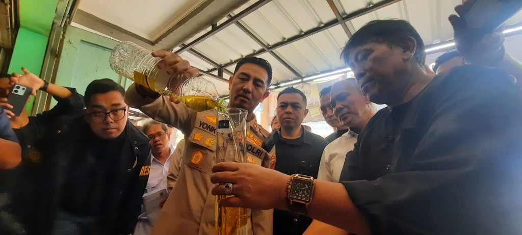 Polres dan Cianjur Regency Pemerintah Inspeksi Detake dan HET Oil di Pasar Utama