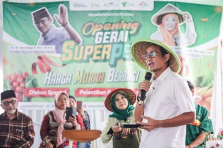 Ponsel Ekonomi, Sandiaga UNO Outlet Super Farmers Farmers