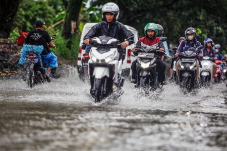 Prakiraan cuaca BMKG hari ini, 13 Maret 2025 Jawa Barat, waspada terhadap cuaca ekstrem