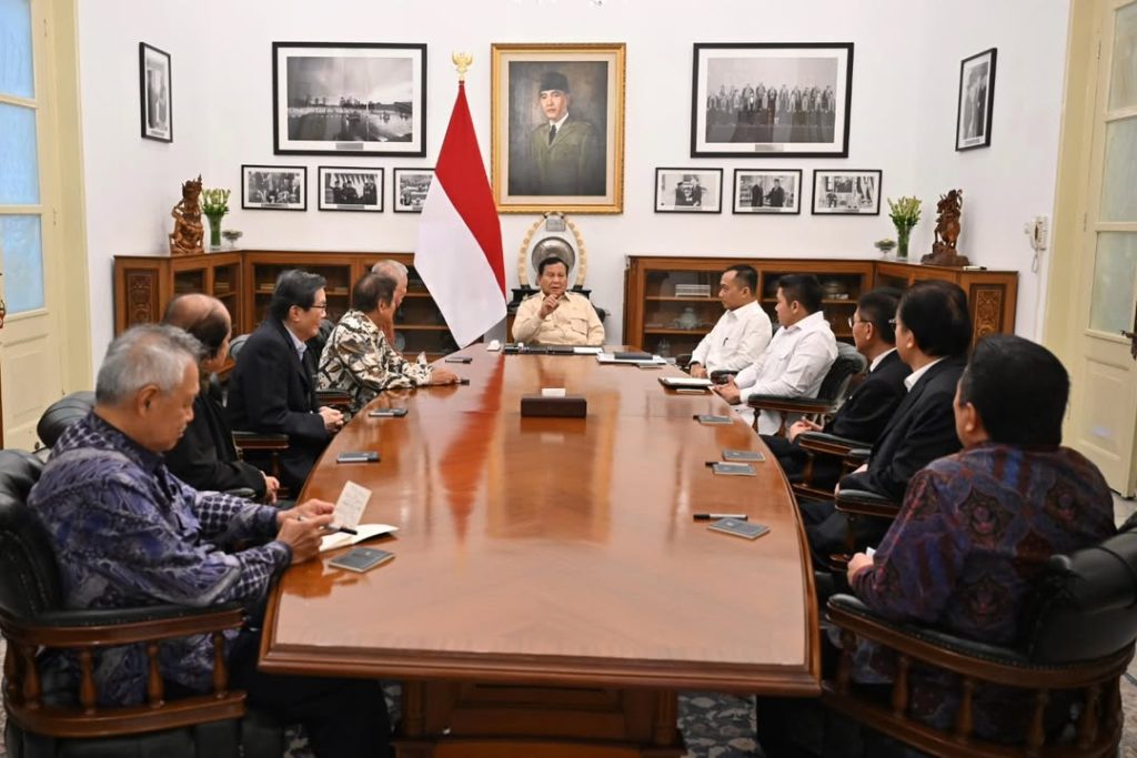 Presiden Prabowo menerima delapan pengusaha besar, membahas ekonomi dan investasi nasional