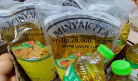 Produsen mengurangi volume minyak dapat dicabut