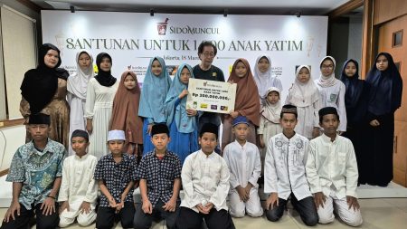 Produsen obat herbal berbagi cinta melalui bantuan sosial kepada 1.000 anak yatim