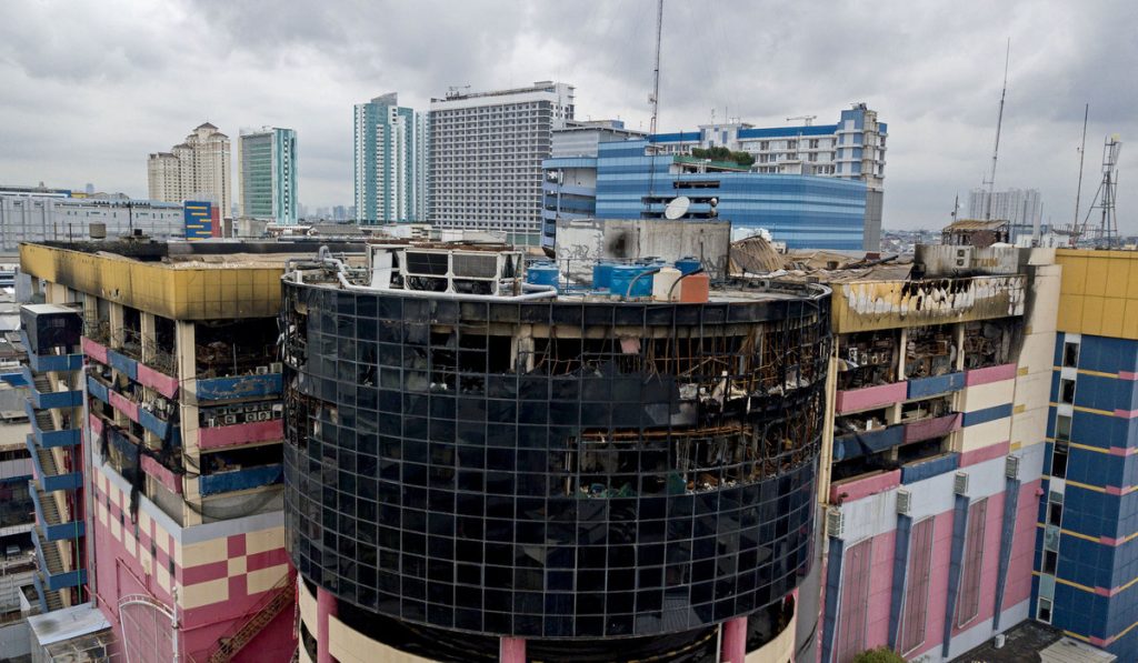 Proses mengidentifikasi korban kebakaran Glodok Plaza dihentikan, 8 mayat belum diidentifikasi