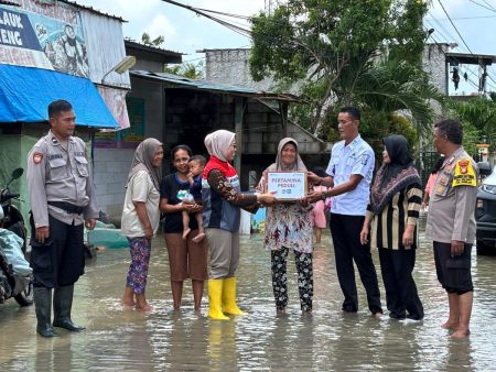 Saluran Bantuan untuk 720 Kepala Keluarga Terkena Banjir di Kabupaten Bekasi