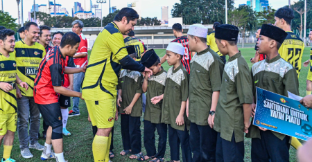 Seejontor FC merayakan komitmen ulang tahun ke -3 terus membantu orang lain