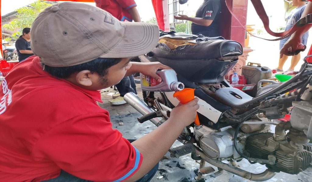 Sepeda motor Anda dibanjiri segera ganti oli